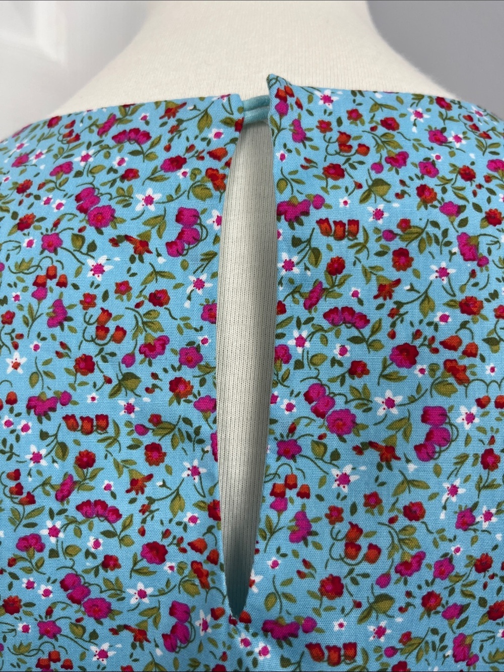 Tuckernuck Hyacinth House Fiona Ditsy Floral Elbow Sleeves Blouse - Picture 9 of 11